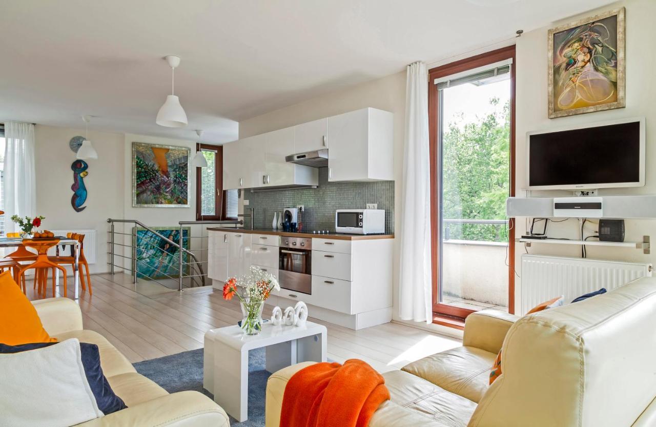 Panoramic Art Apartment With Jacuzzi バラトンレッレ エクステリア 写真
